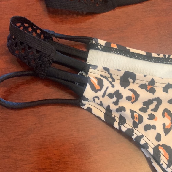 NEW!! Leopard print with Mesh detail Bikini Set Sz M - Picture 4 of 8